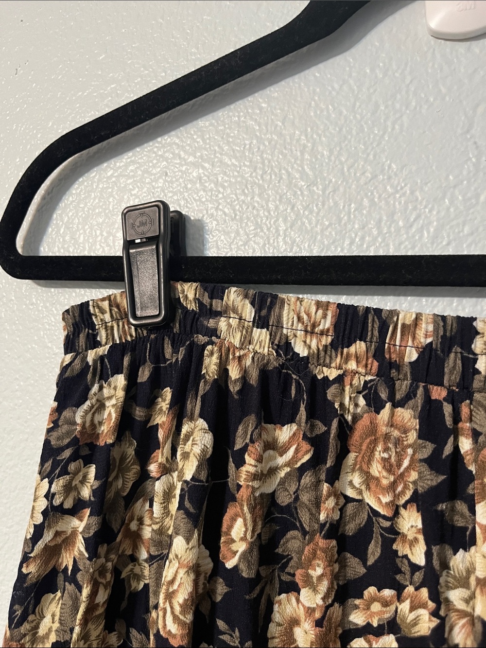 OPTIONS MELROSE | Floral Midi Skirt - Picture 4 of 5
